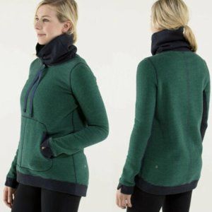LULULEMON AVENUE STRIPED FLEECE NAVY BLUE/GREEN Pull-Over Sweater! Size 6!